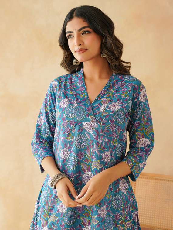 women floral three quarter sleeve straight kurta - 22147729 -  Standard Image - 4
