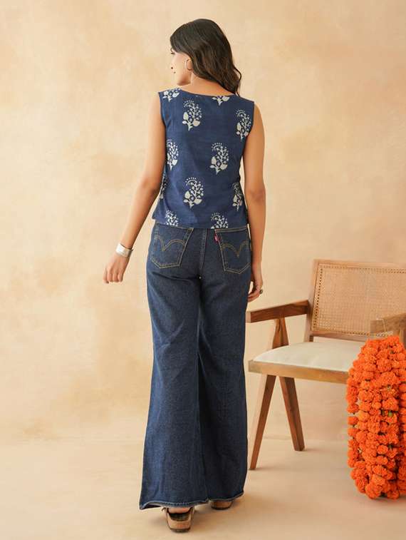 women block print sleeveless vest top - 22147737 -  Standard Image - 4