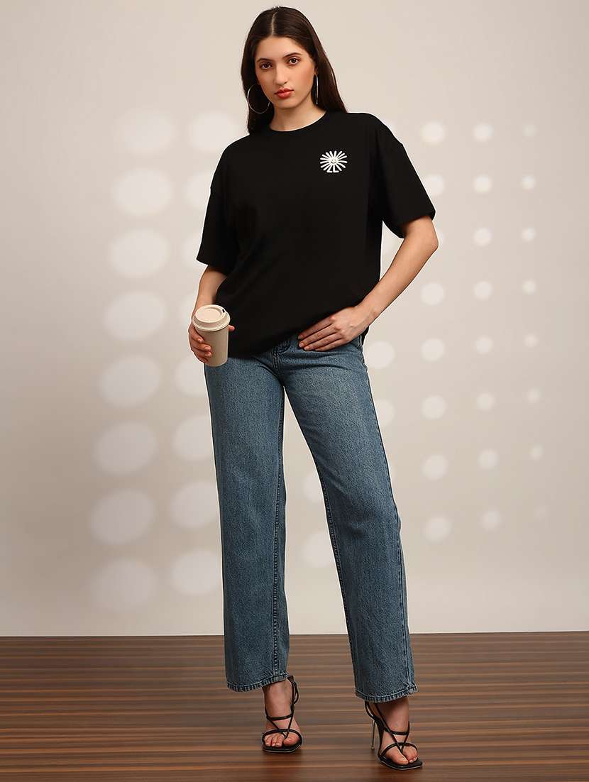 globus women black back graphic print round neck drop shoulder sleeves oversized t-shirt - 22147834 -  Standard Image - 4