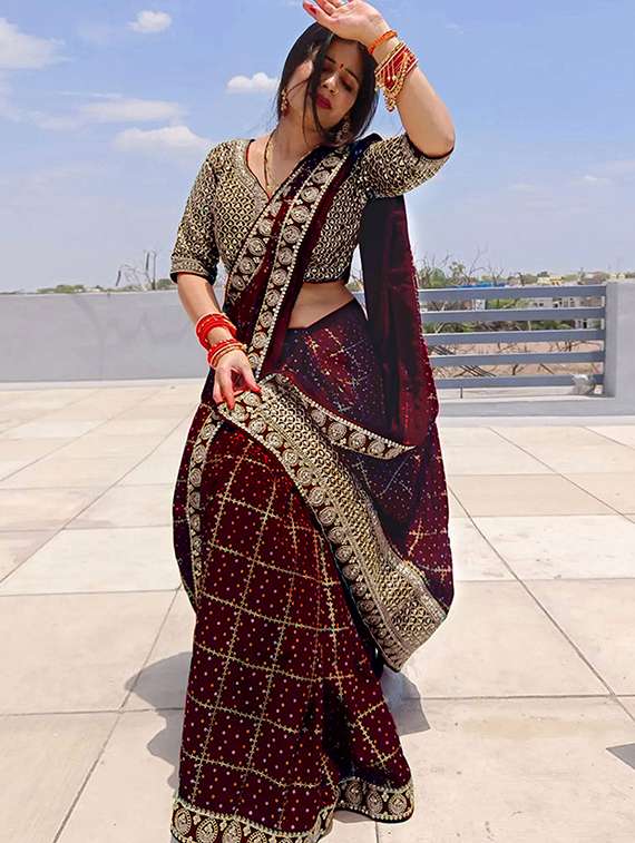 women bandhani printed bordered saree with blouse - 22148143 -  Standard Image - 1