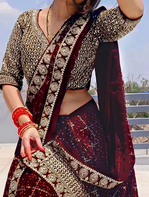 women bandhani printed bordered saree with blouse - 22148143 -  Standard Image - 4