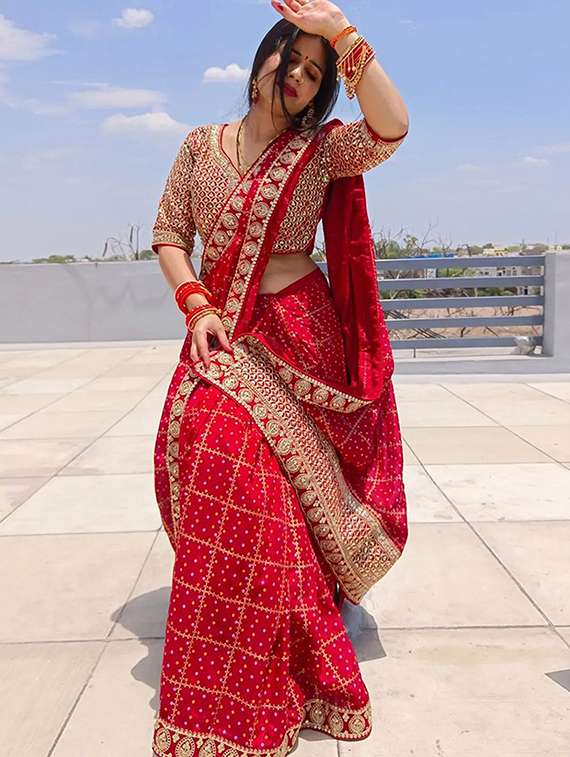 women bandhani printed bordered saree with blouse - 22148144 -  Standard Image - 1