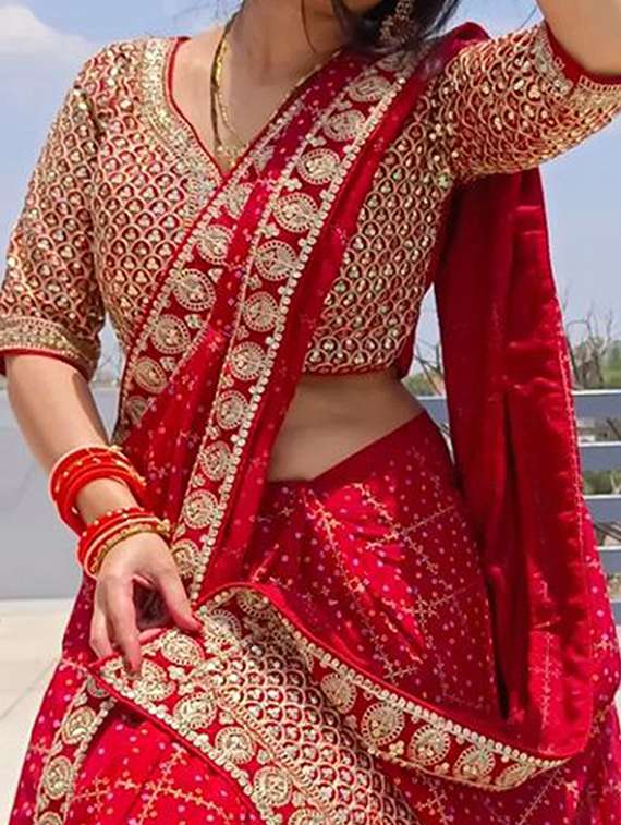 women bandhani printed bordered saree with blouse - 22148144 -  Standard Image - 4