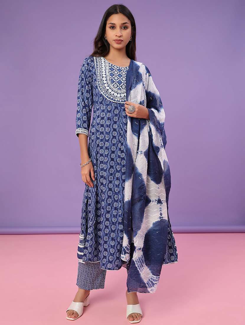 women printed three quarter sleeve kurta pant with dupatta set