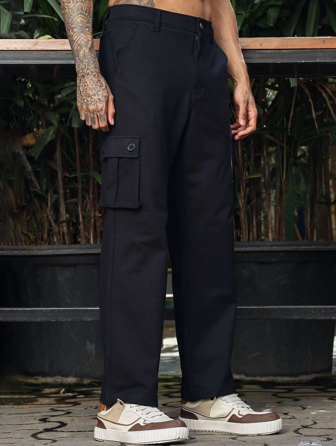 men solid mid rise regular fit cargo  - 22156199 -  Standard Image - 1