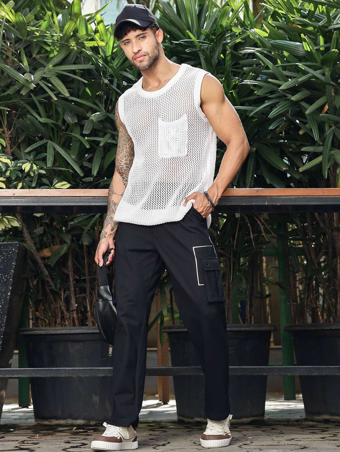 men solid mid rise regular fit cargo  - 22156199 -  Standard Image - 4