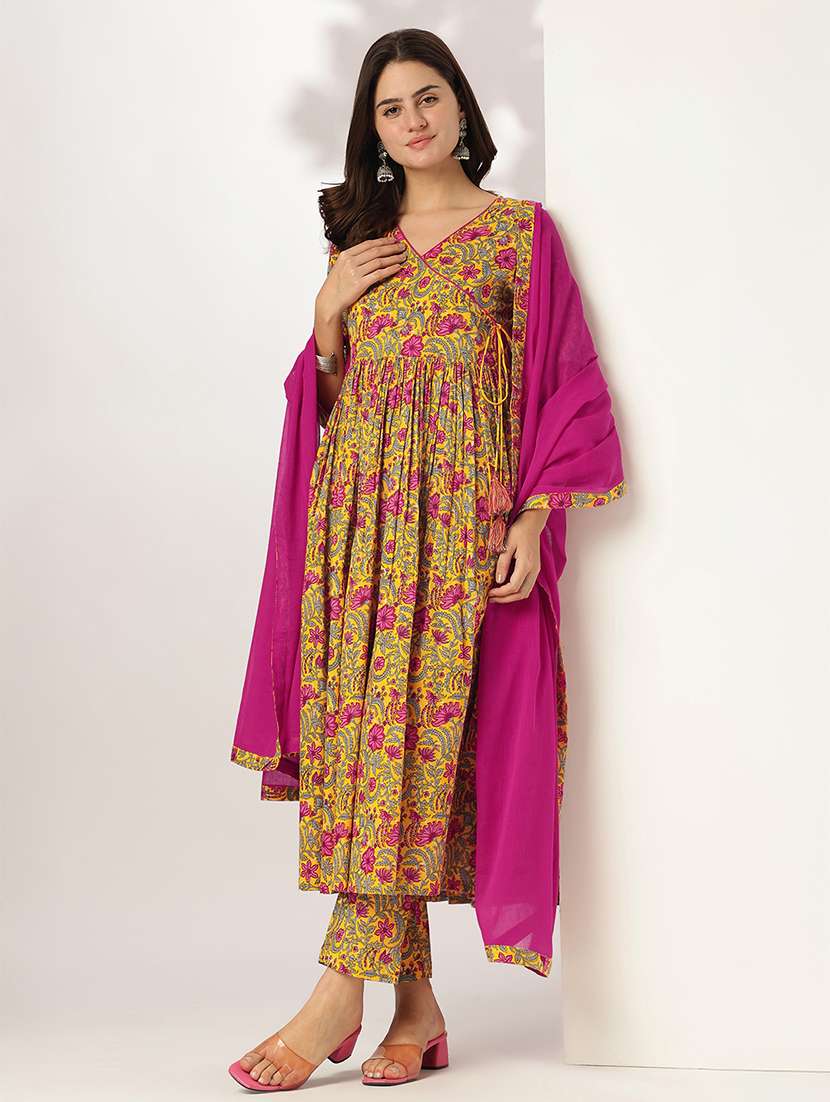 women floral three quarter sleeve kurta pant with dupatta set - 22156227 -  Standard Image - 1