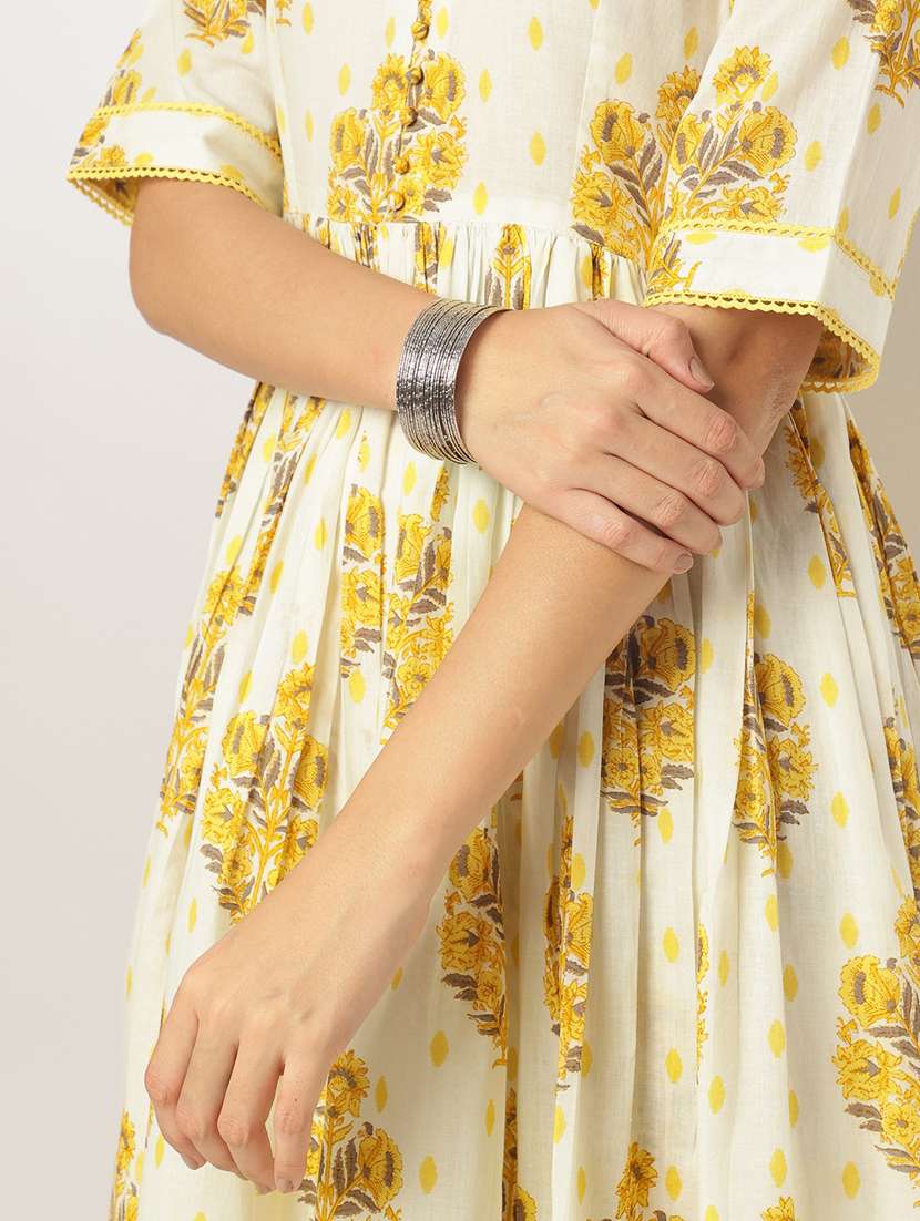 women floral elbow sleeve kurta pant with dupatta set - 22156229 -  Standard Image - 4