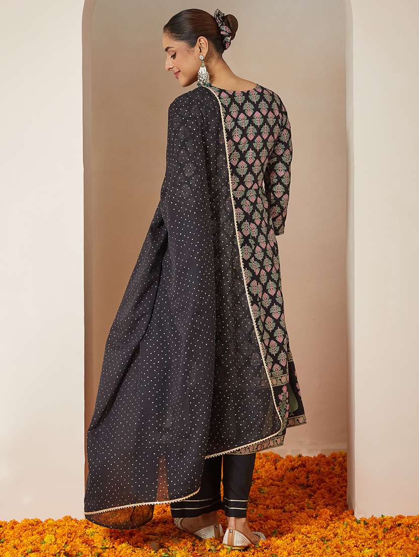 women printed three quarter sleeve kurta palazzo with dupatta set - 22156260 - Standard Image - 4