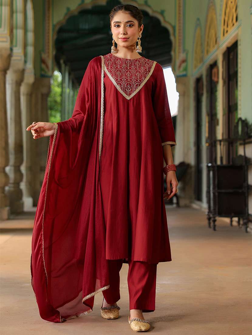 women embroidered three quarter sleeve kurta pant with dupatta set
