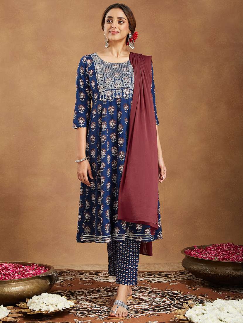 women floral three quarter sleeve kurta pant with dupatta set