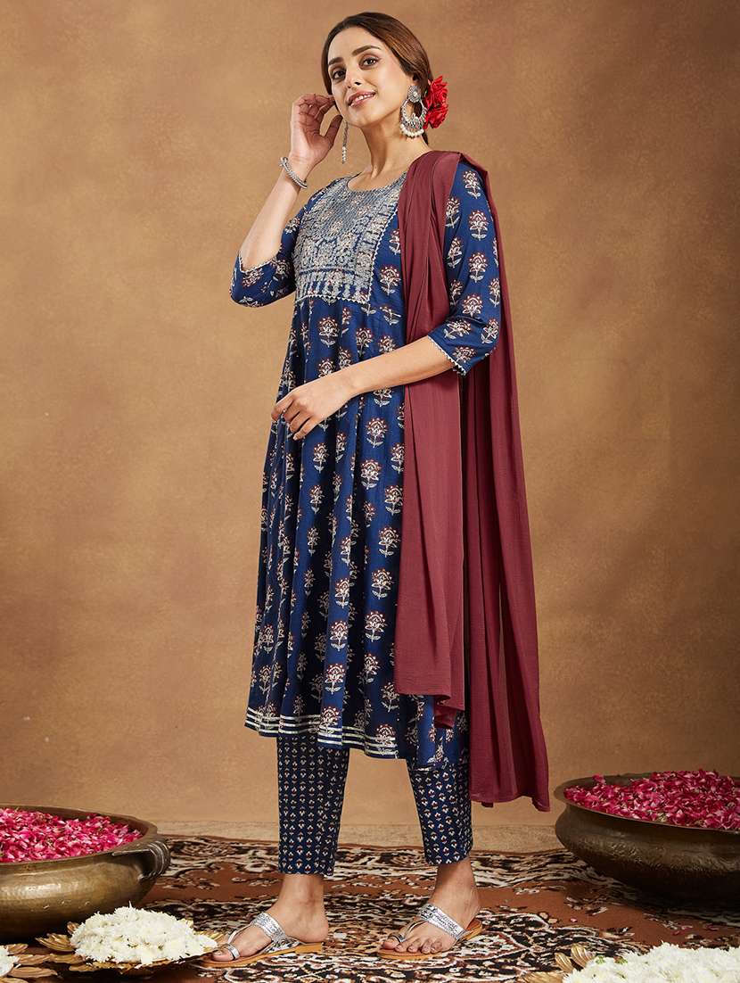 women floral three quarter sleeve kurta pant with dupatta set - 22156278 -  Standard Image - 4