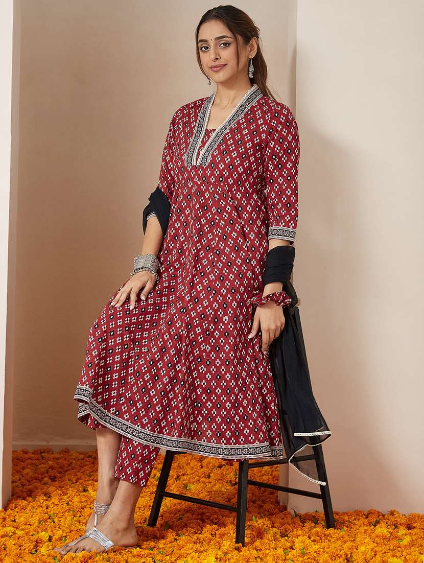 women printed three quarter sleeve kurta pant with dupatta set - 22156282 -  Standard Image - 1