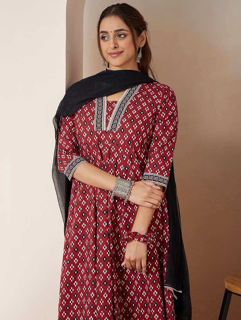 women printed three quarter sleeve kurta pant with dupatta set - 22156282 -  Standard Image - 4