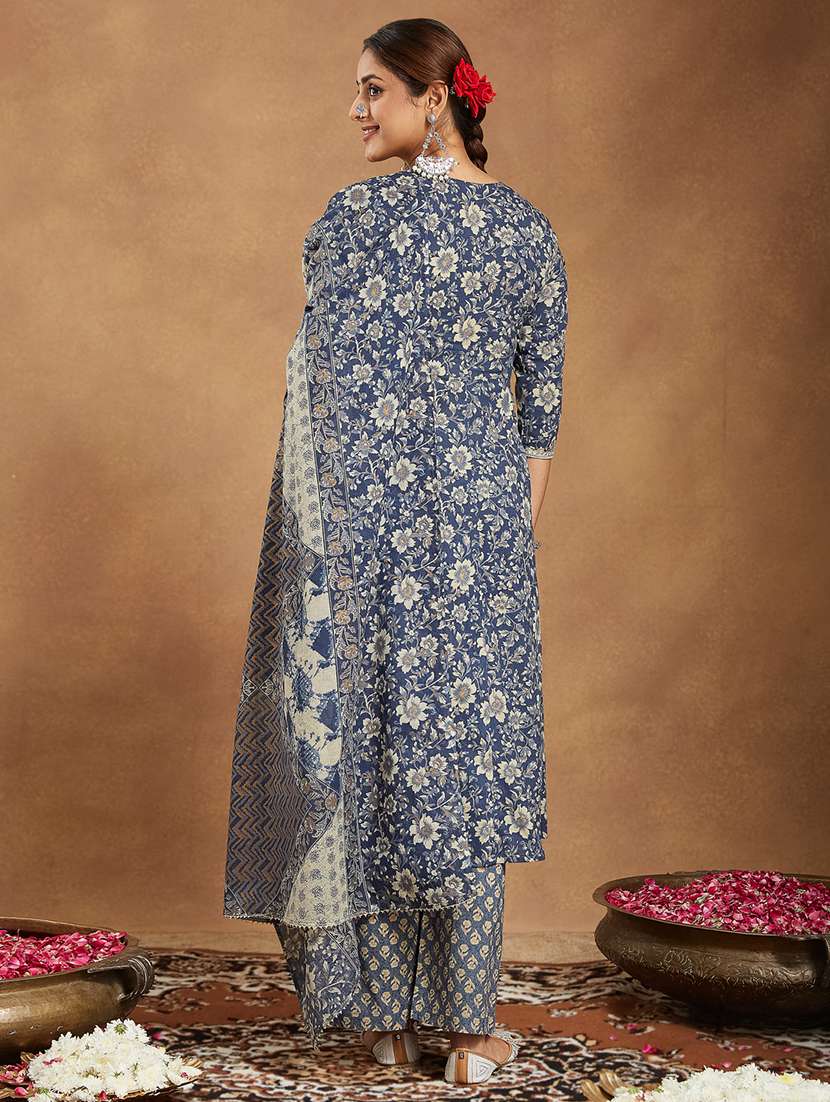 women embroidered three quarter sleeve kurta pant with dupatta set - 22156291 -  Standard Image - 4