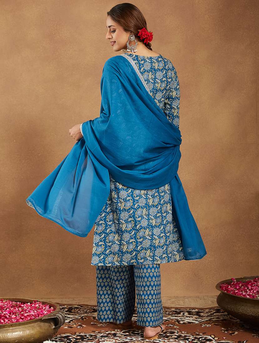 Women Floral Three Quarter Sleeve Kurta Pant With Dupatta Set - 22156297 -  Standard Image - 4