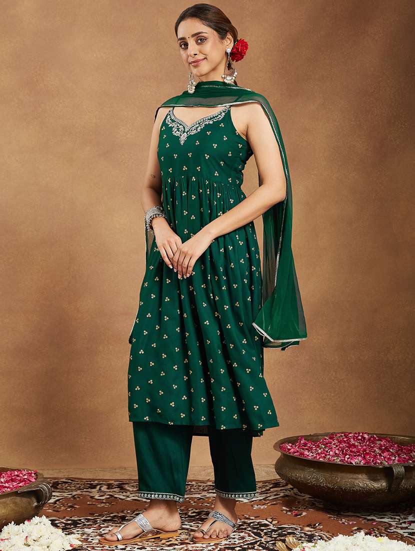 women foil printed sleeveless kurta pant with dupatta set - 22156298 - Standard Image - 4