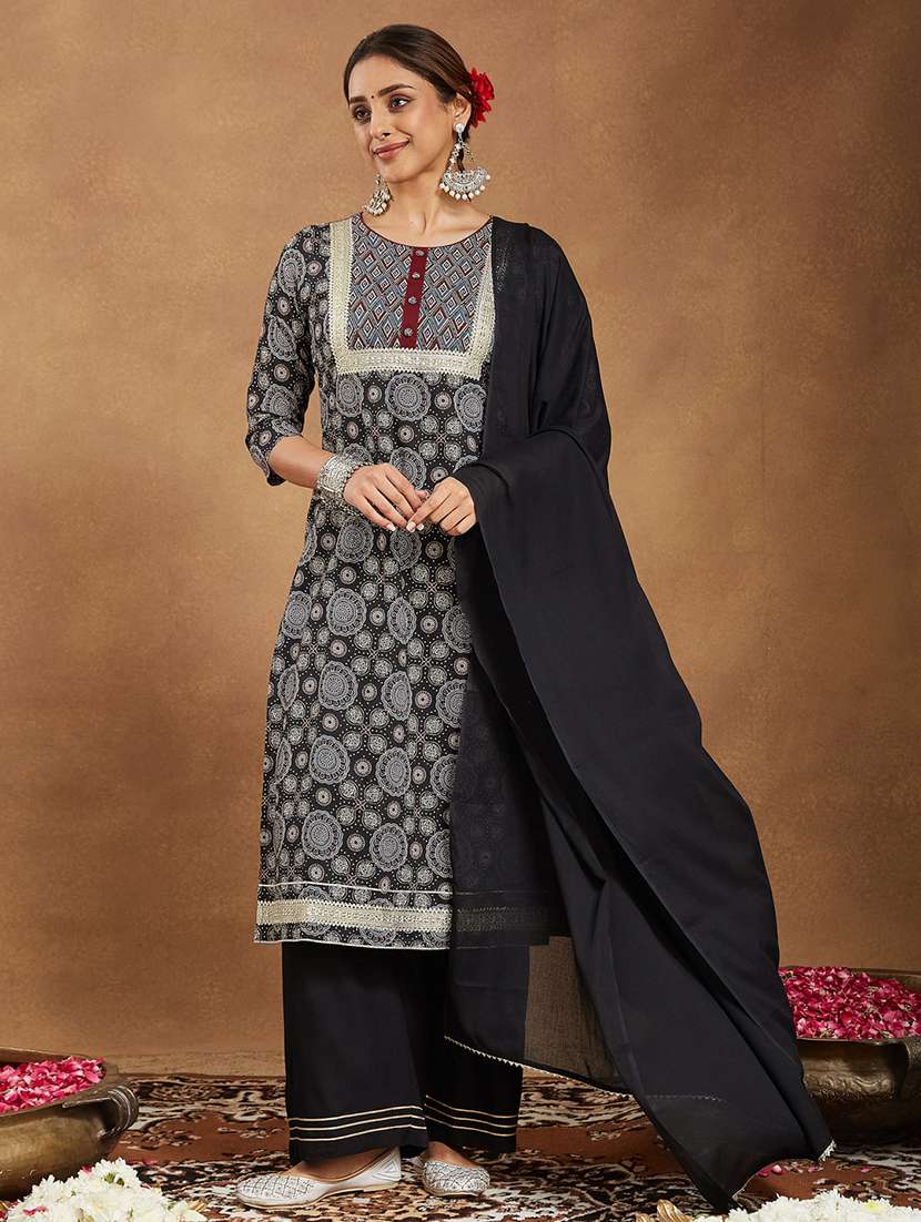 women printed three quarter sleeve kurta palazzo with dupatta set