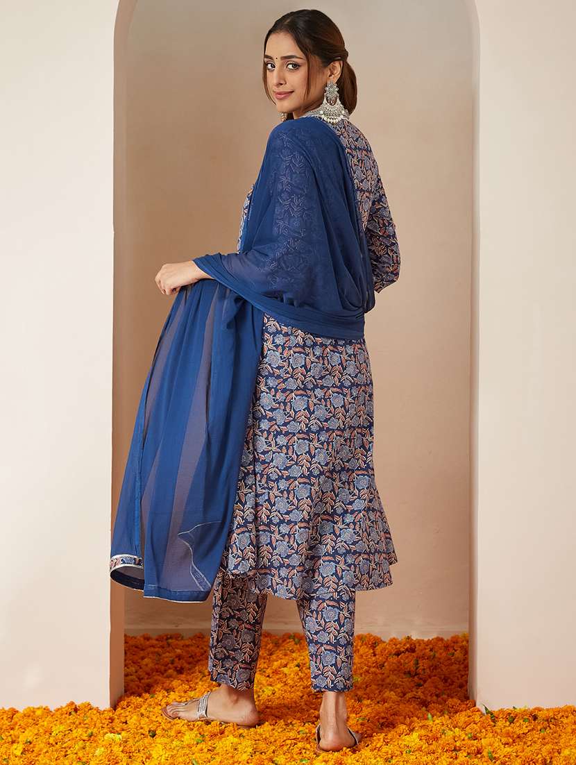 women embroidered three quarter sleeve kurta pant with dupatta set - 22156308 -  Standard Image - 4