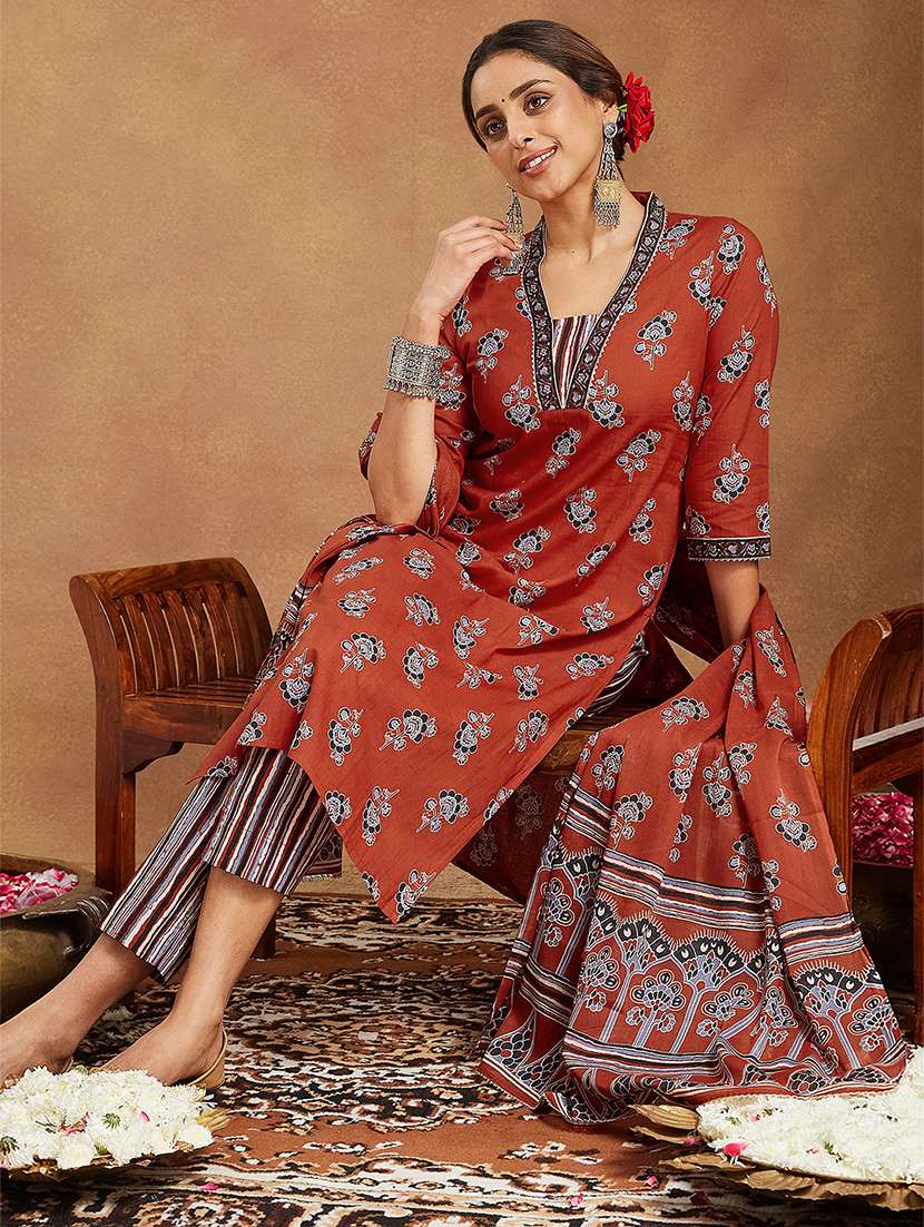 women floral three quarter sleeve kurta pant with dupatta set - 22156310 -  Standard Image - 1