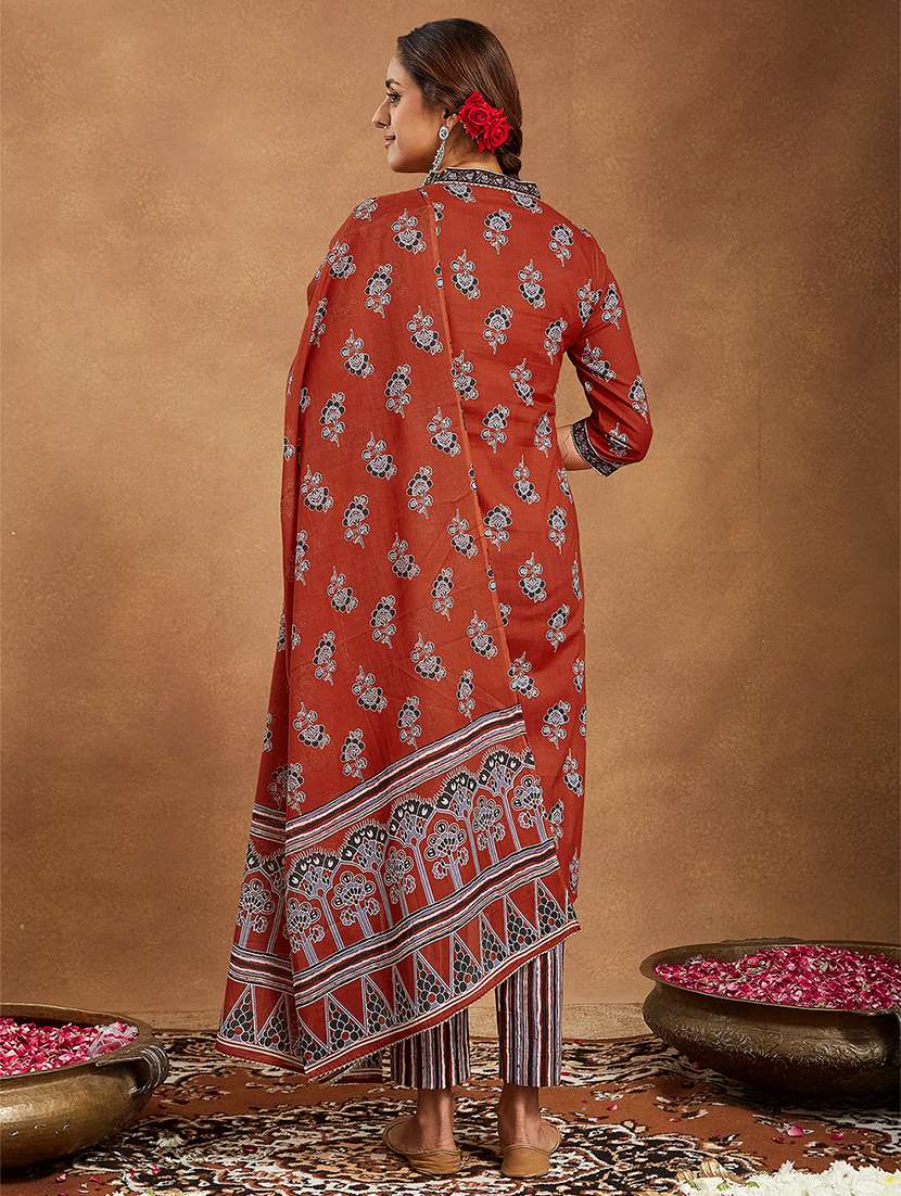 women floral three quarter sleeve kurta pant with dupatta set - 22156310 -  Standard Image - 4