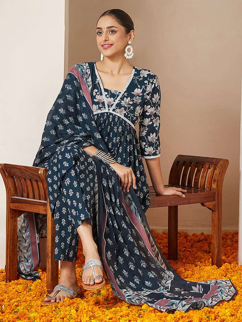 women floral three quarter sleeve kurta pant with dupatta set - 22156311 -  Standard Image - 1