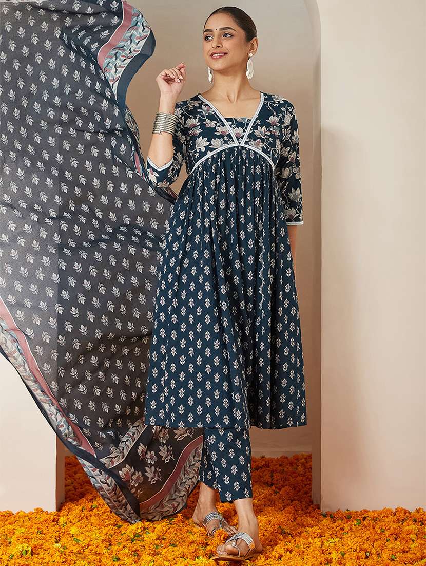 women floral three quarter sleeve kurta pant with dupatta set - 22156311 -  Standard Image - 4