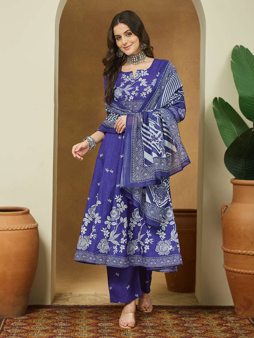 women floral three quarter sleeve kurta pant with dupatta set - 22156324 -  Standard Image - 1