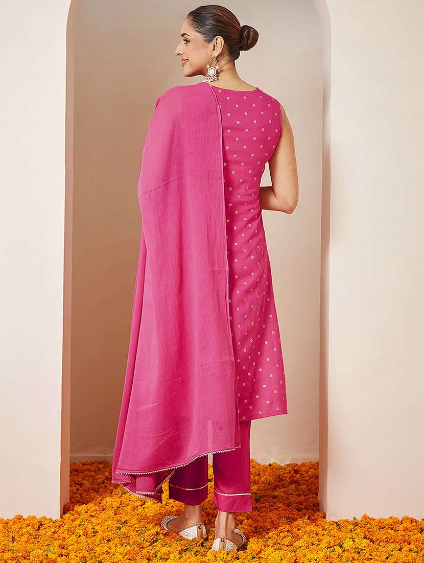 women foil print sleeveless kurta pant dupatta set - 22156370 -  Standard Image - 4