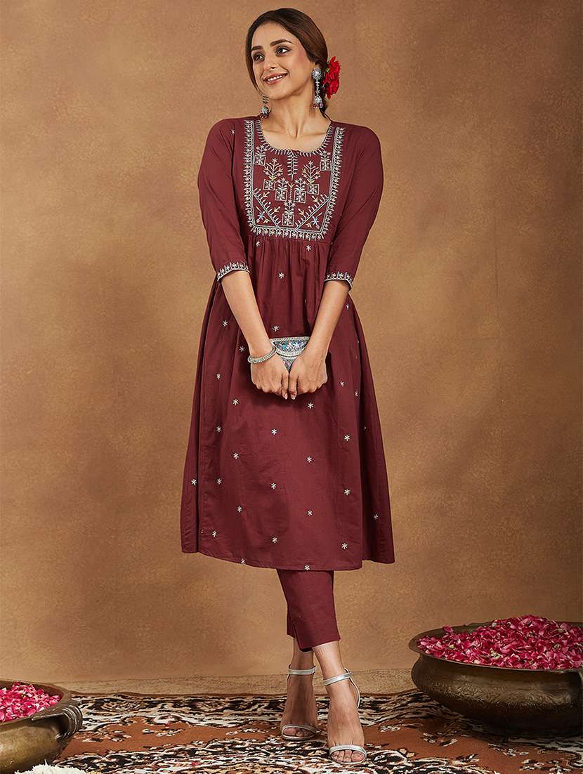 women embroidered three quarter sleeve kurta pant set - 22156374 - Zoom Image - 0