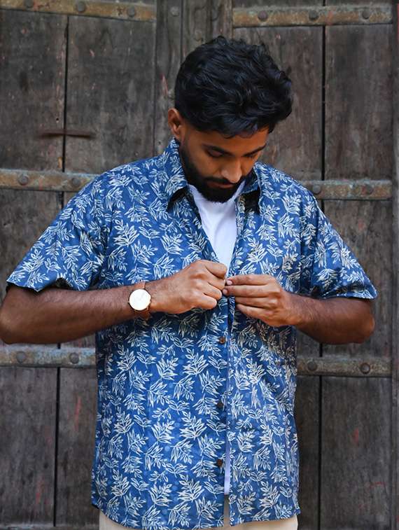 men printed short sleeve regular fit casual shirt - 22157070 -  Standard Image - 1