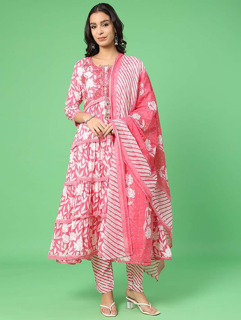 women floral three quarter sleeve kurta pant with dupatta set - 22160851 -  Standard Image - 1