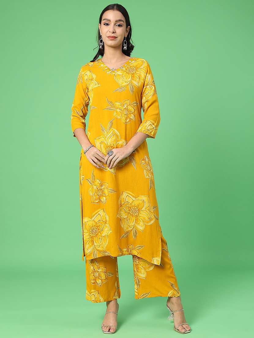 women floral three quarter sleeve kurta pant with dupatta set - 22160879 -  Standard Image - 1