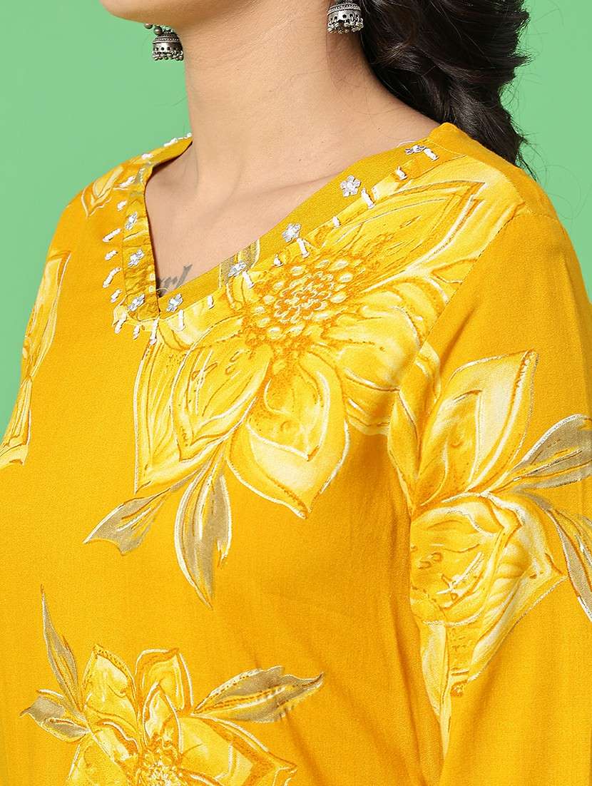 women floral three quarter sleeve kurta pant with dupatta set - 22160879 -  Standard Image - 4