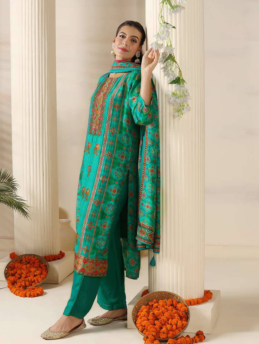 women printed three quarter sleeve kurta pant with dupatta set - 22161080 -  Standard Image - 1
