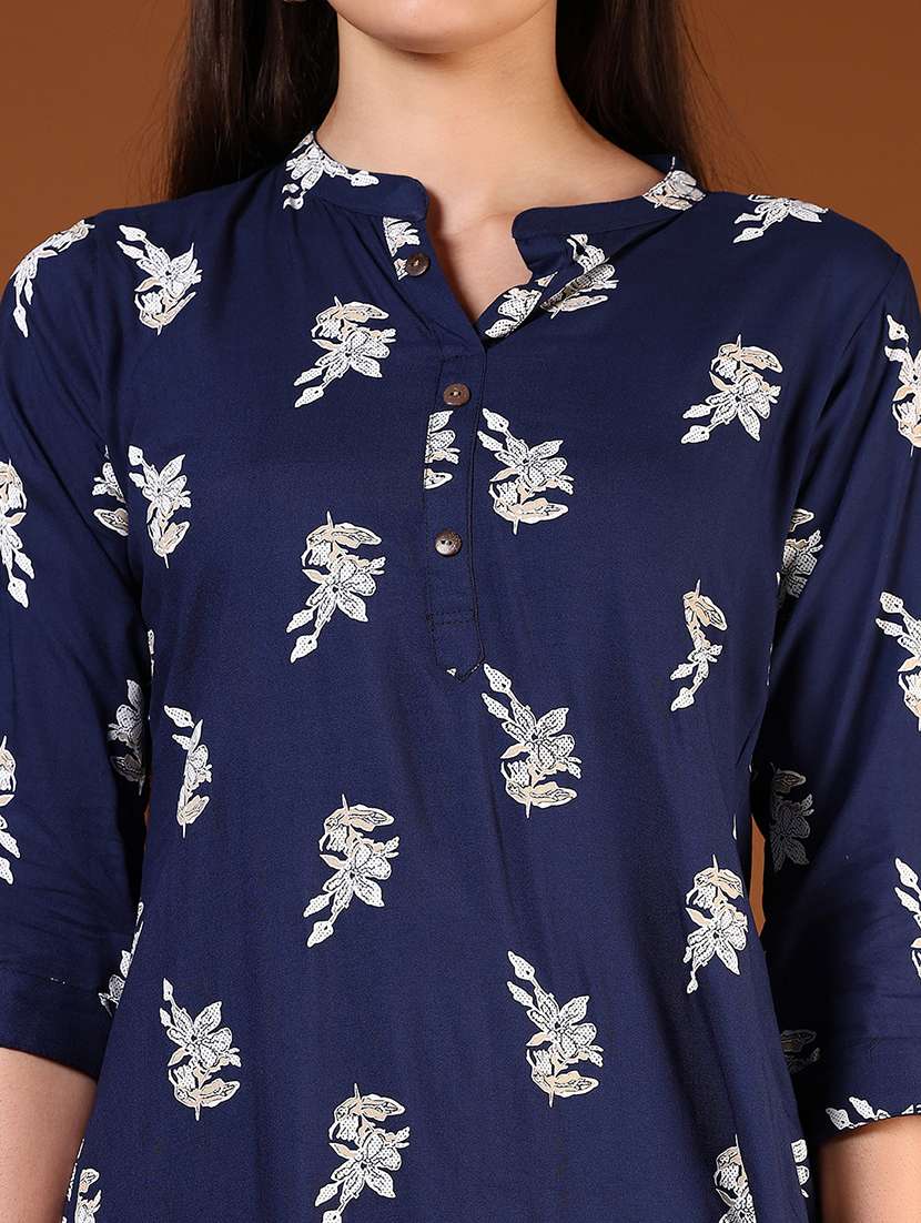 women three quarter sleeve kurta and pant set - 22164337 -  Standard Image - 4