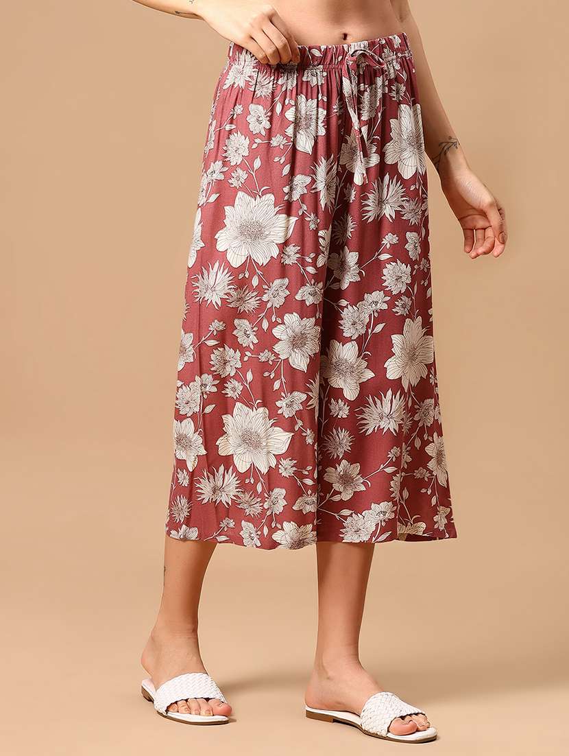 women floral printed mid rise relaxed fit capri