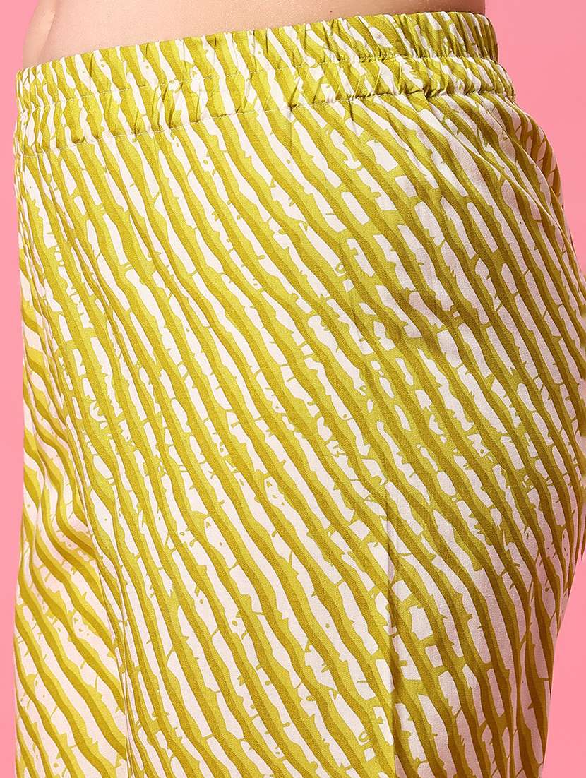 women three quarter sleeve kurta and palazzo set - 22168534 -  Standard Image - 4