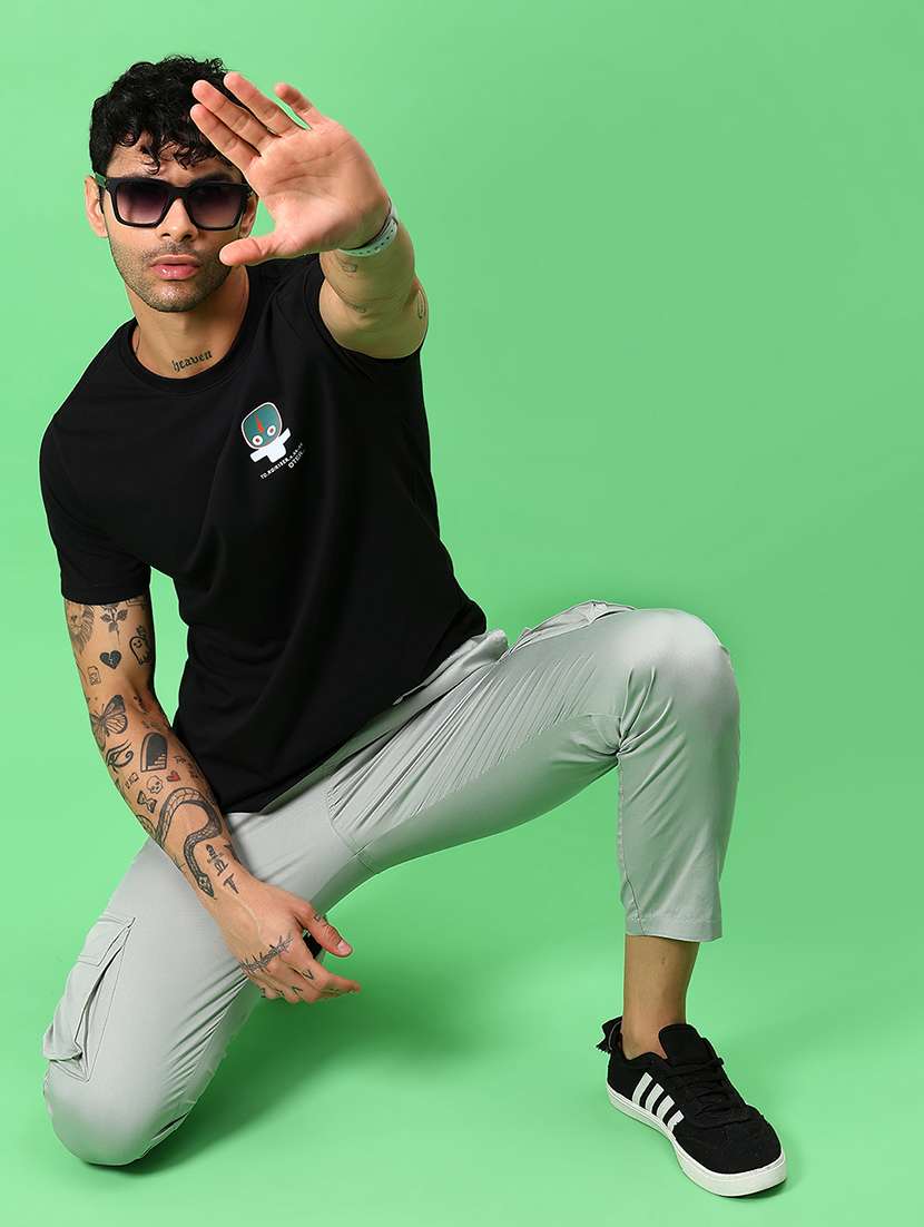 men solid mid rise cargo - 22168566 -  Standard Image - 4