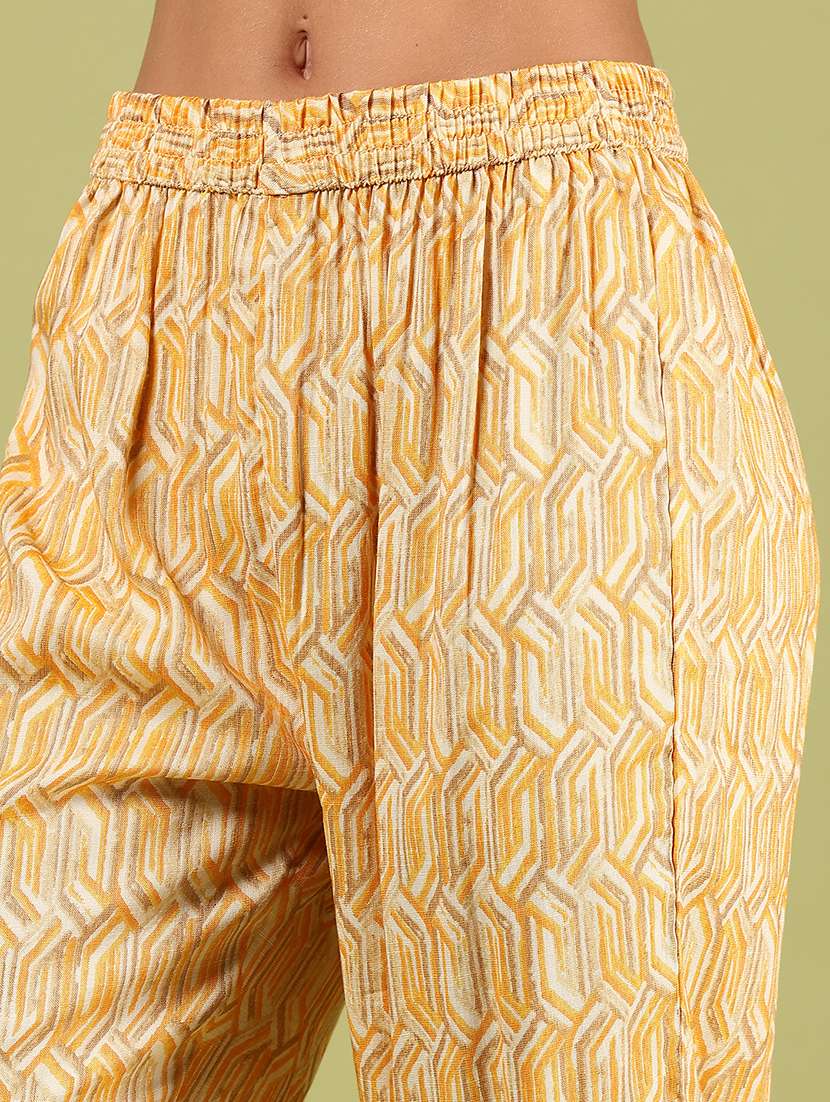 women three quarter sleeve kurta and pant set - 22168919 -  Standard Image - 4