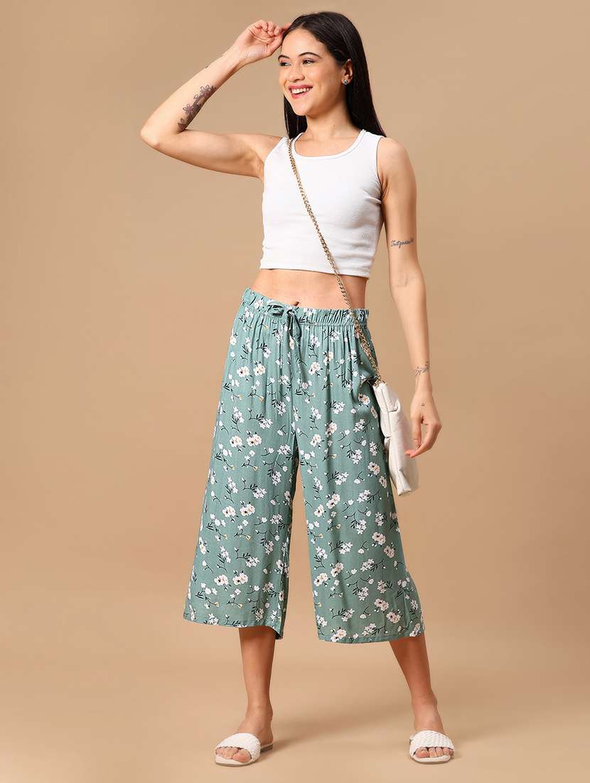 women floral printed mid rise relaxed fit capri - 22169367 -  Standard Image - 4