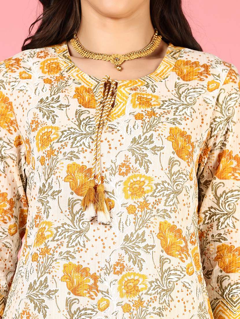 women floral three quarter sleeve kurta pant set - 22172007 -  Standard Image - 4