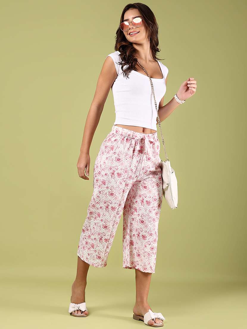 women floral printed mid rise relaxed fit capri - 22172130 -  Standard Image - 4