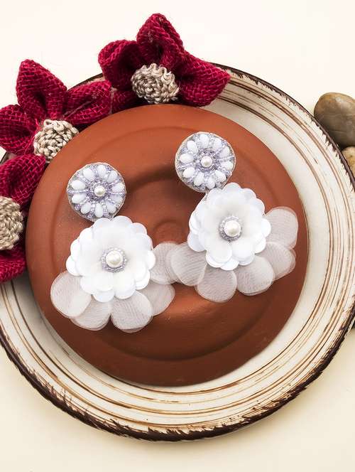 handmade white flower pearl earrings - 22173779 -  Standard Image - 0