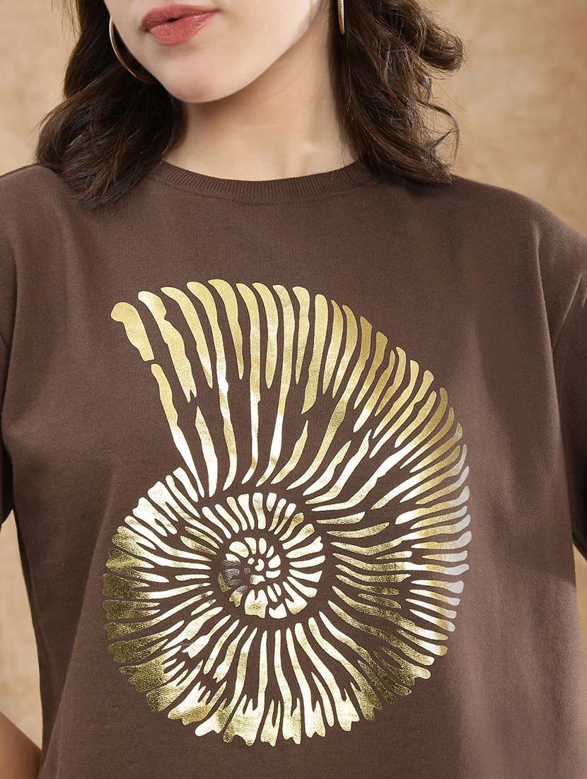globus women brown gold foil graphic print round neck drop shoulder sleeves boxy crop t-shirt - 22174042 -  Standard Image - 4