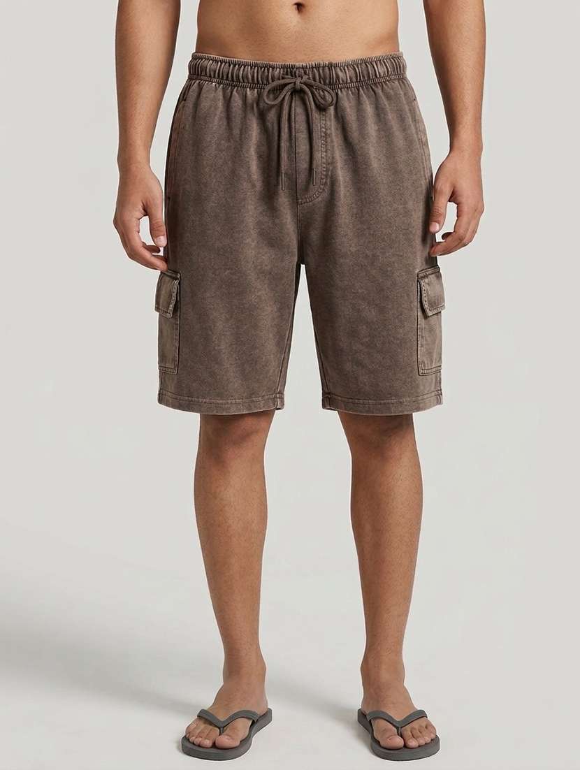 men solid mid rise relaxed fit cargo shorts