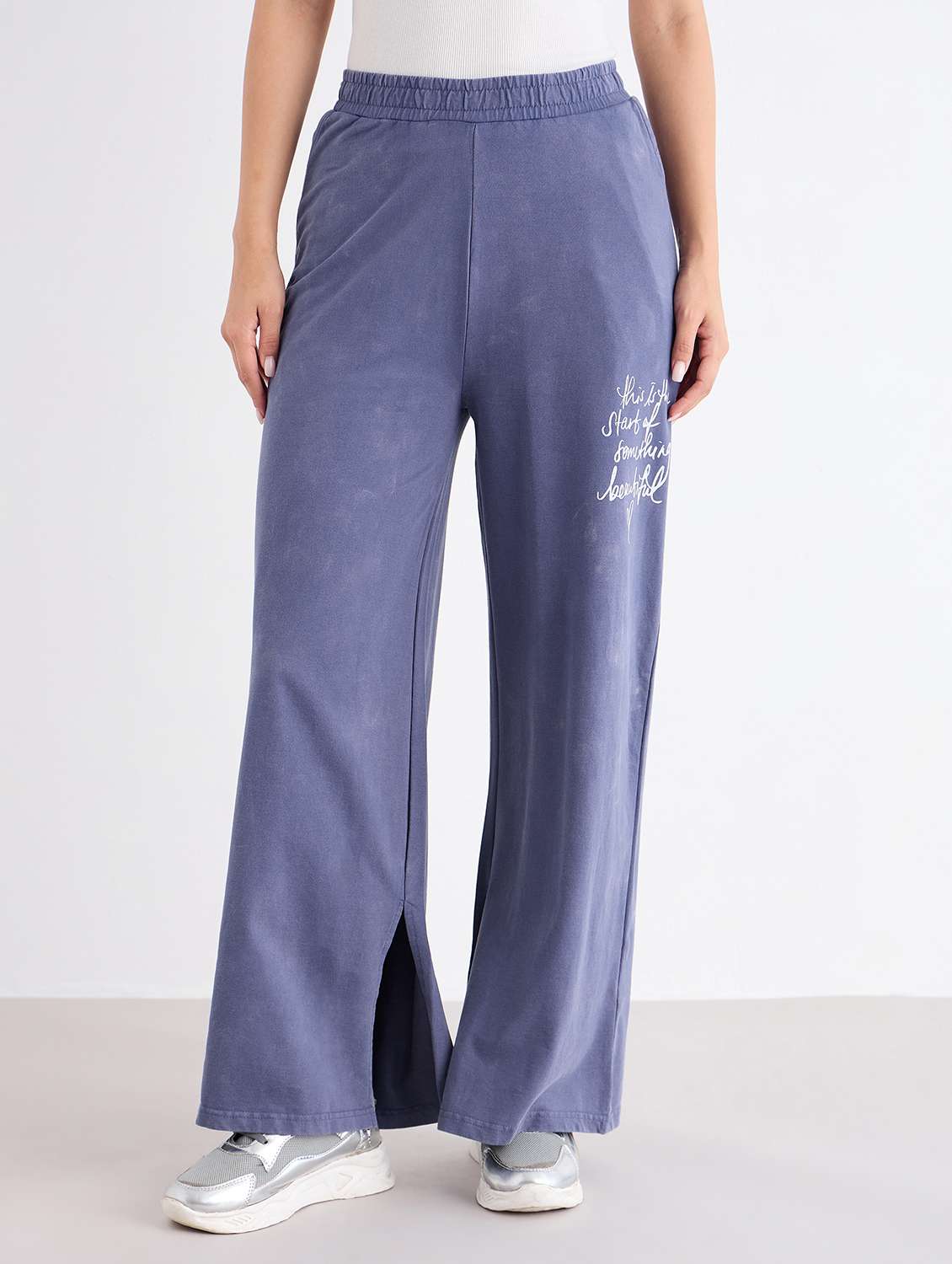 women printed mid rise track pant
