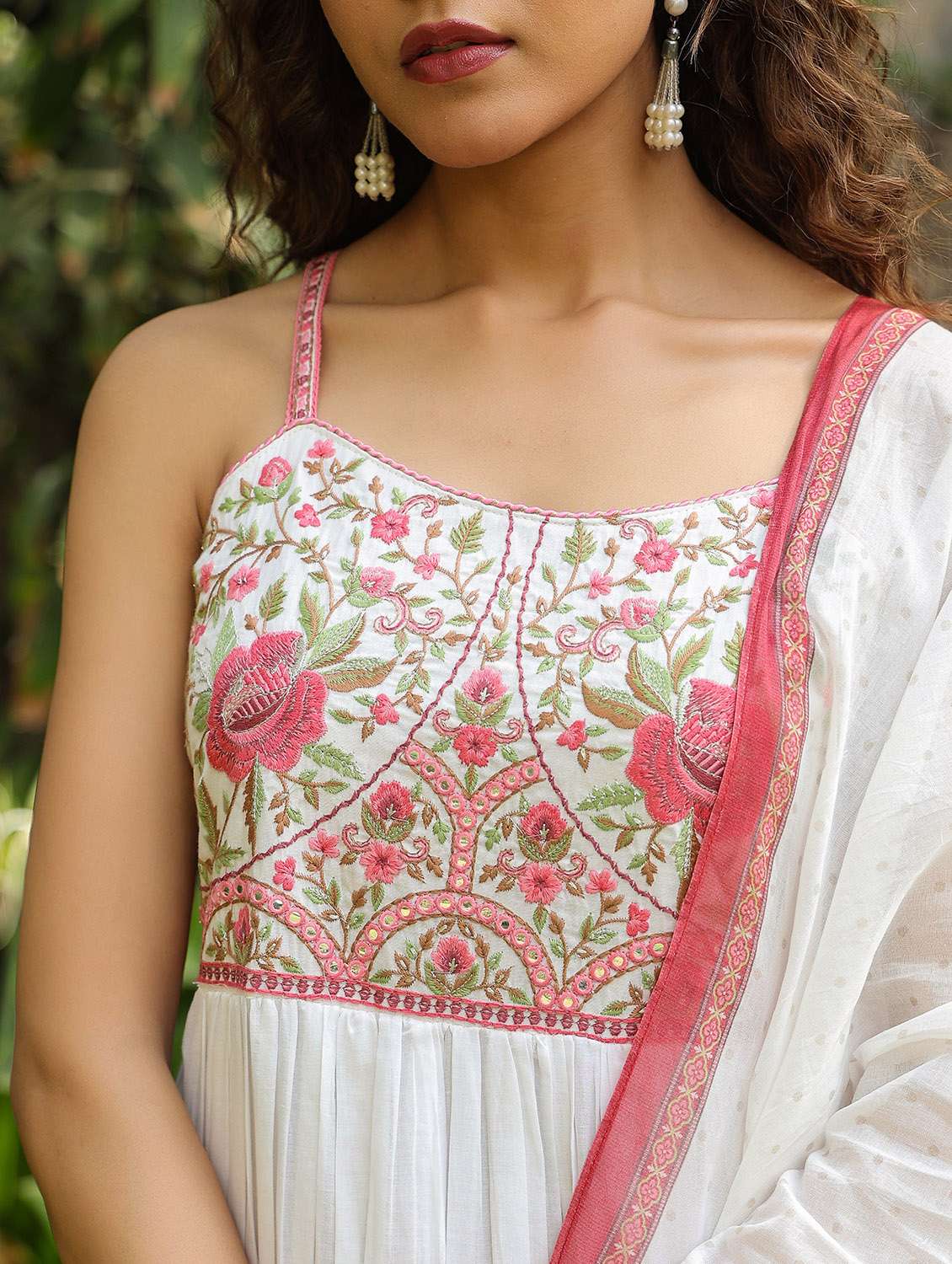women floral printed sleeveless kurta with dupatta set - 22177078 -  Standard Image - 4