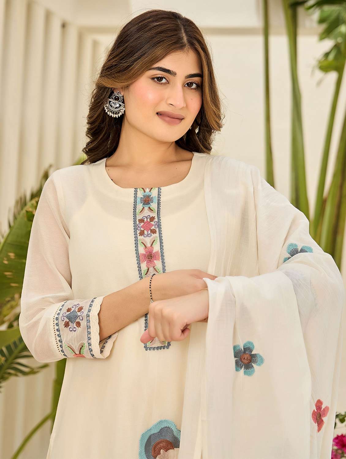 women embroidered three quarter sleeve kurta pant with dupatta set - 22178483 -  Standard Image - 4