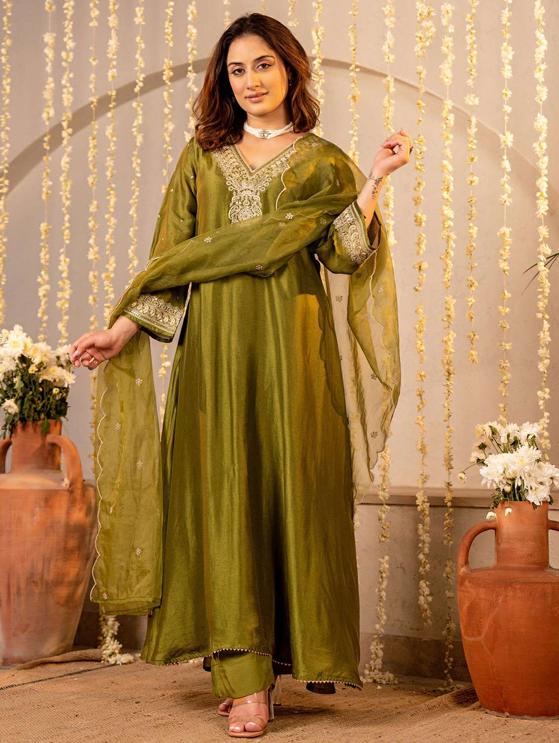 women embroidered three quarter sleeve kurta pant with dupatta set
